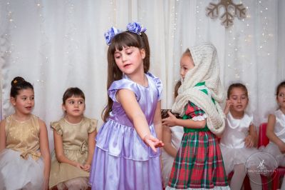 "Коледно вълшебство" в ПГ"Б" 5