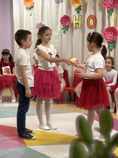 Заключително представяне на групите по английски език 4