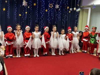 "Вълшебна Коледа" в четвърта "Б" група  2