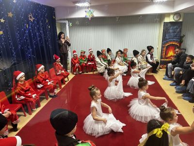 "Вълшебна Коледа" в четвърта "Б" група  4