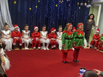 "Вълшебна Коледа" в четвърта "Б" група  5