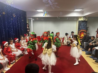 "Вълшебна Коледа" в четвърта "Б" група  6