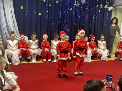 "Вълшебна Коледа" в четвърта "Б" група  9