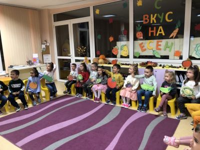 Творческо ателие във втора "А" група. 7