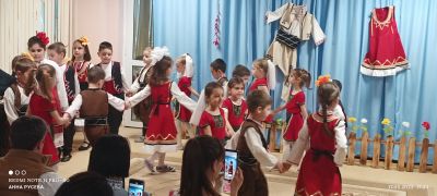 Открит урок на групата по народни танци  1